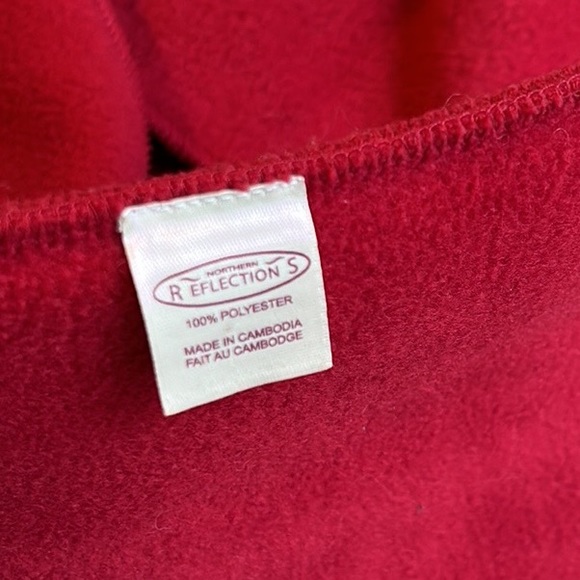 NORTHERN REFLECTIONS💫Women’s Soft Red Embroidered Winter Pocket Scarf - Picture 6 of 7